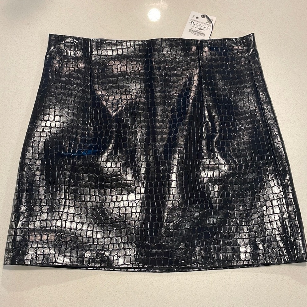 🆕 Zara skirt Black Faux leather